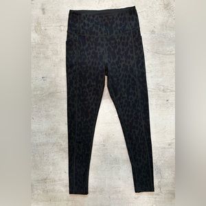 Victorias Secret Leggings Womens Green Leopard Flow On Point Pockets High Rise